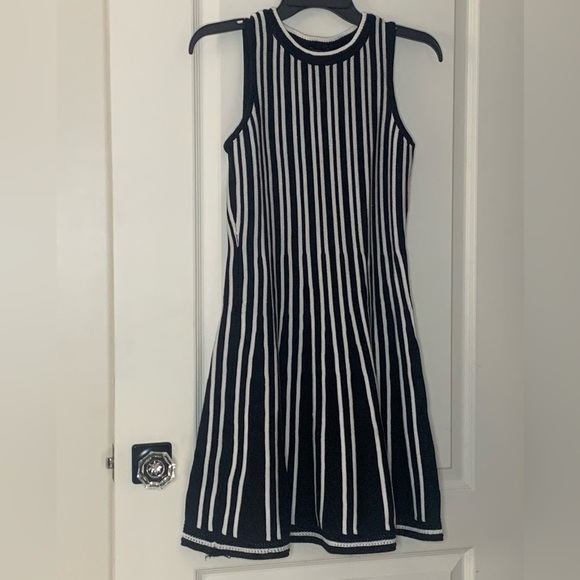 Ann Taylor Women’s PXS Sleeveless Pullover Black & White Knit Dress - Picture 1 of 7